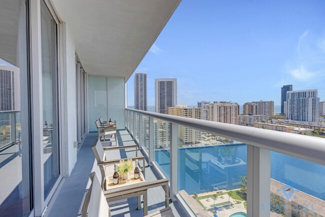 Building Photo - 2602 E Hallandale Beach Blvd