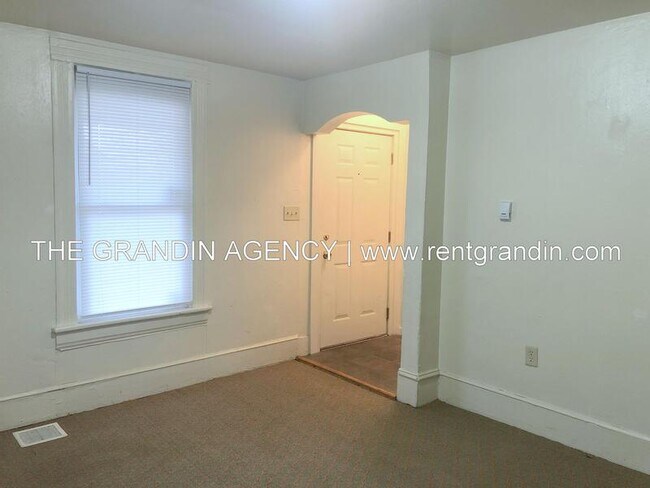 Foto del edificio - 922 12th St SE