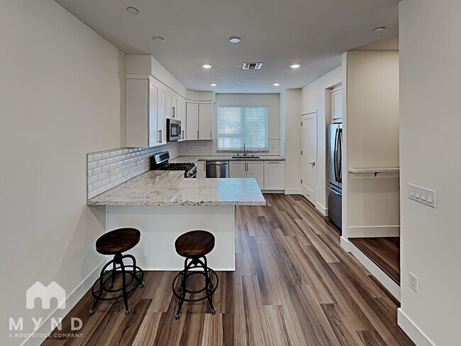Building Photo - 981 41st St #114