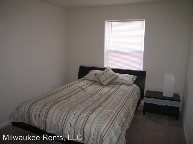 Building Photo - 3875 S Clement Ave