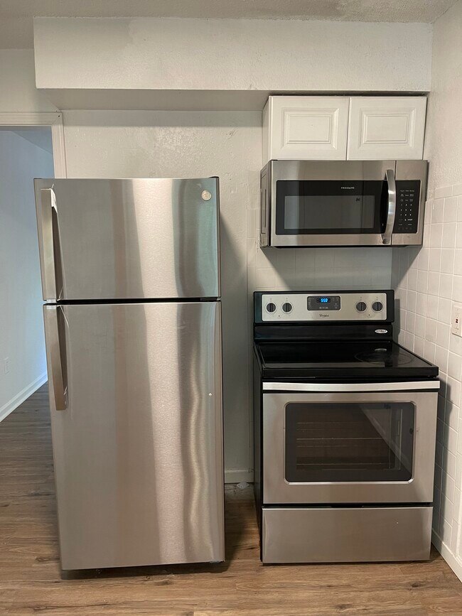 405 S Forest Ave, Sugar Creek, MO 64054 Townhome Rentals in Sugar