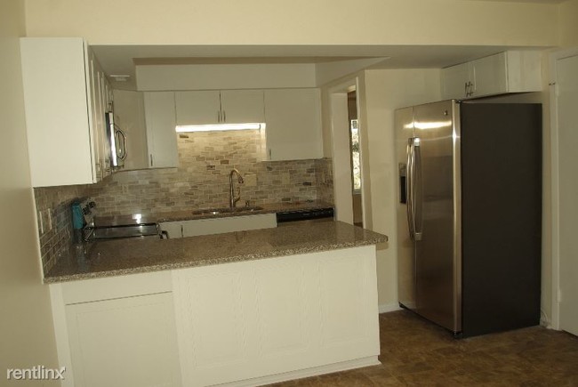 Building Photo - 3 br, 3 bath Townhome - 8328 Cricket Lake DR
