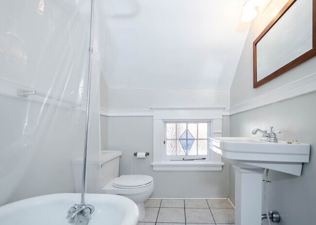 Building Photo - 5202 Riverside Dr