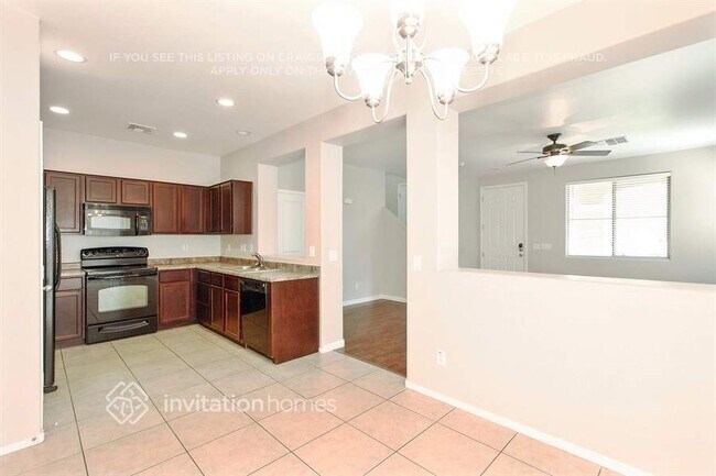 Building Photo - 3915 S Napa Ln