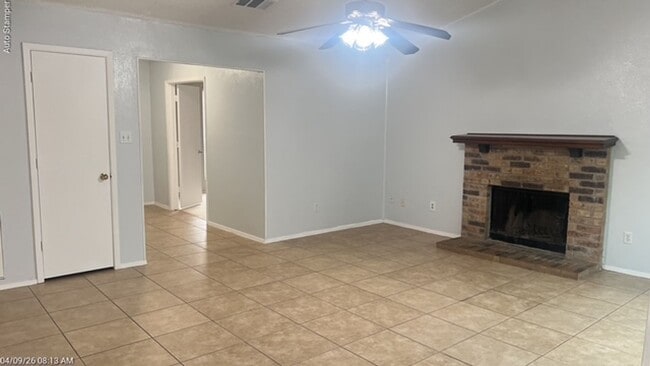 Building Photo - 501 Lantana Dr