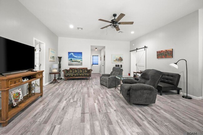 Building Photo - 32027 Pats Ln