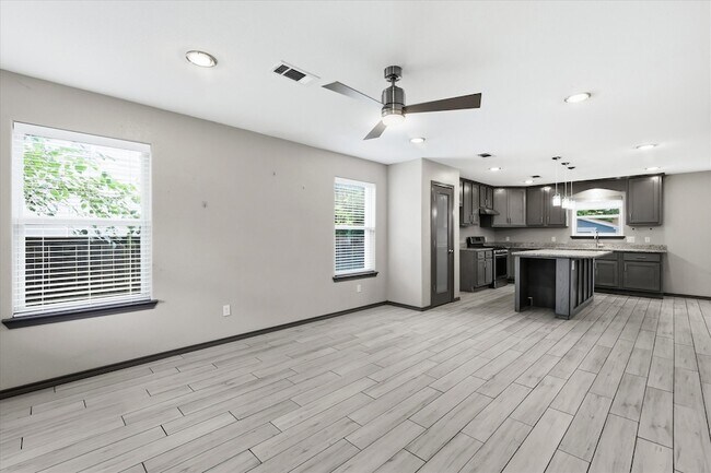 Foto del edificio - 1804 Glenmore Ave