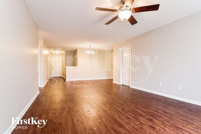Building Photo - 673 Loon Ln