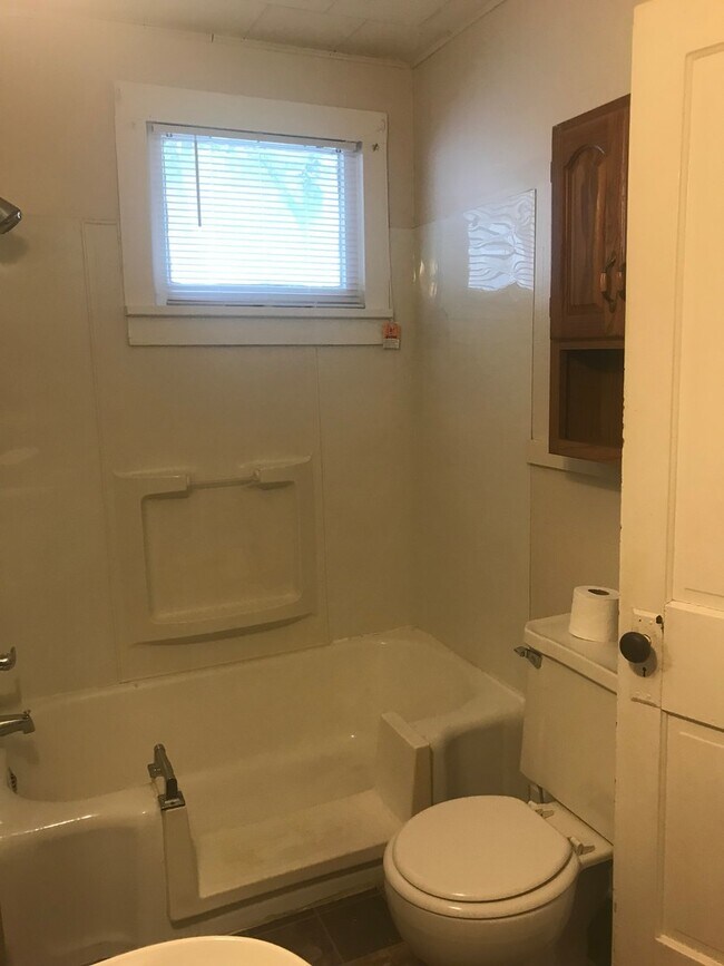 Foto del edificio - Very clean 2 bedroom/1 bath house in El Do...
