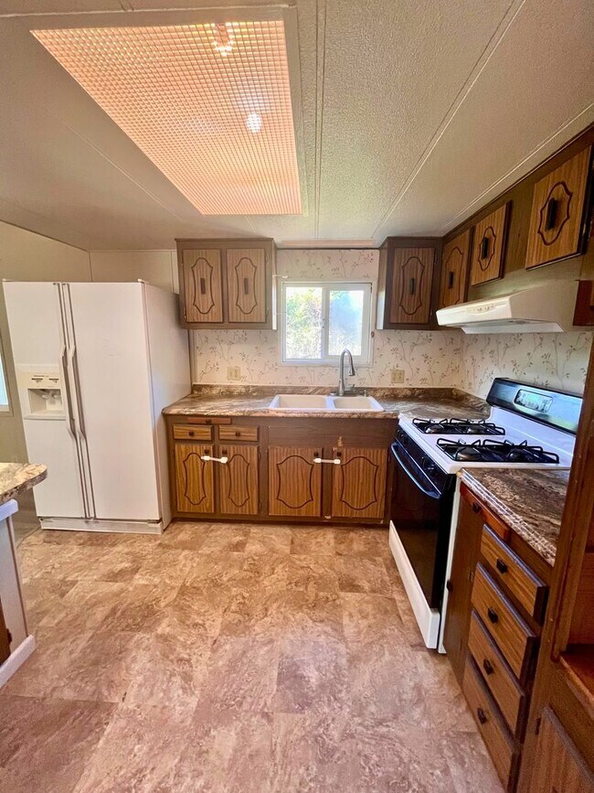 Foto del edificio - Charming 3 Bed, 2 Bath Home on ½ Acre with River Access – Gold Hill, OR