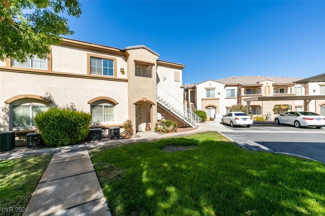Primary Photo - 3400 Cabana Dr