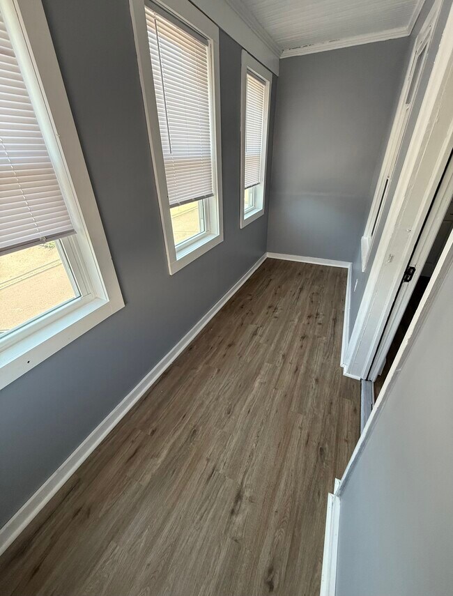 Bonus Sun Room - 97 Elk St