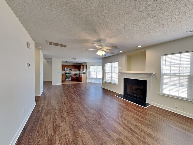Building Photo - 823 Woodington Ln