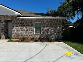 Building Photo - 787 Navy St
