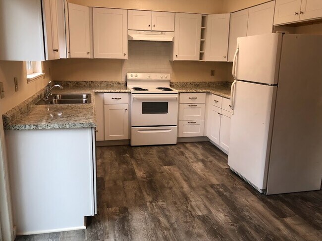 Building Photo - 5540 First Ct