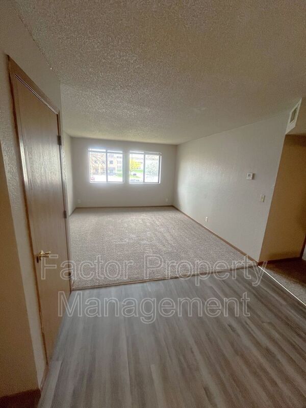 Foto del edificio - 1530 Warren St