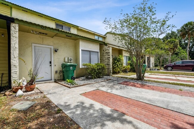 Building Photo - 423 Sand Lime Rd