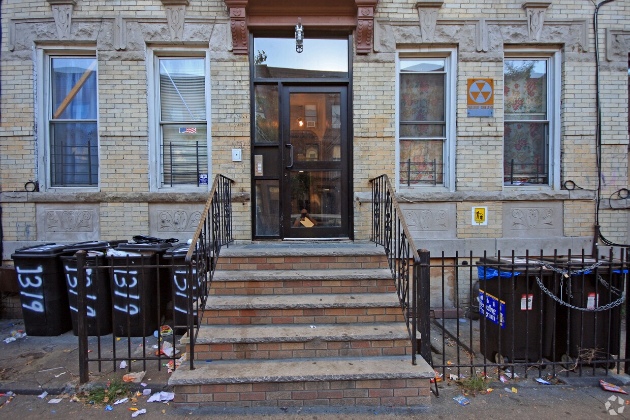 Building Photo - 1319 Halsey St