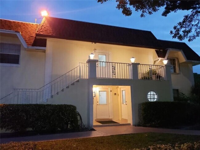 Foto del edificio - 704 SE 2nd Ave