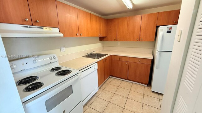 Building Photo - 415 Executive Center Dr