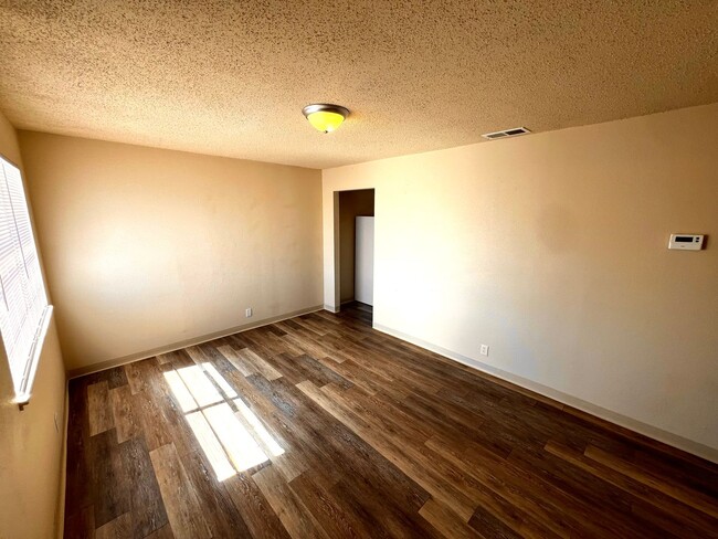 Building Photo - 1550 Arizona Dr
