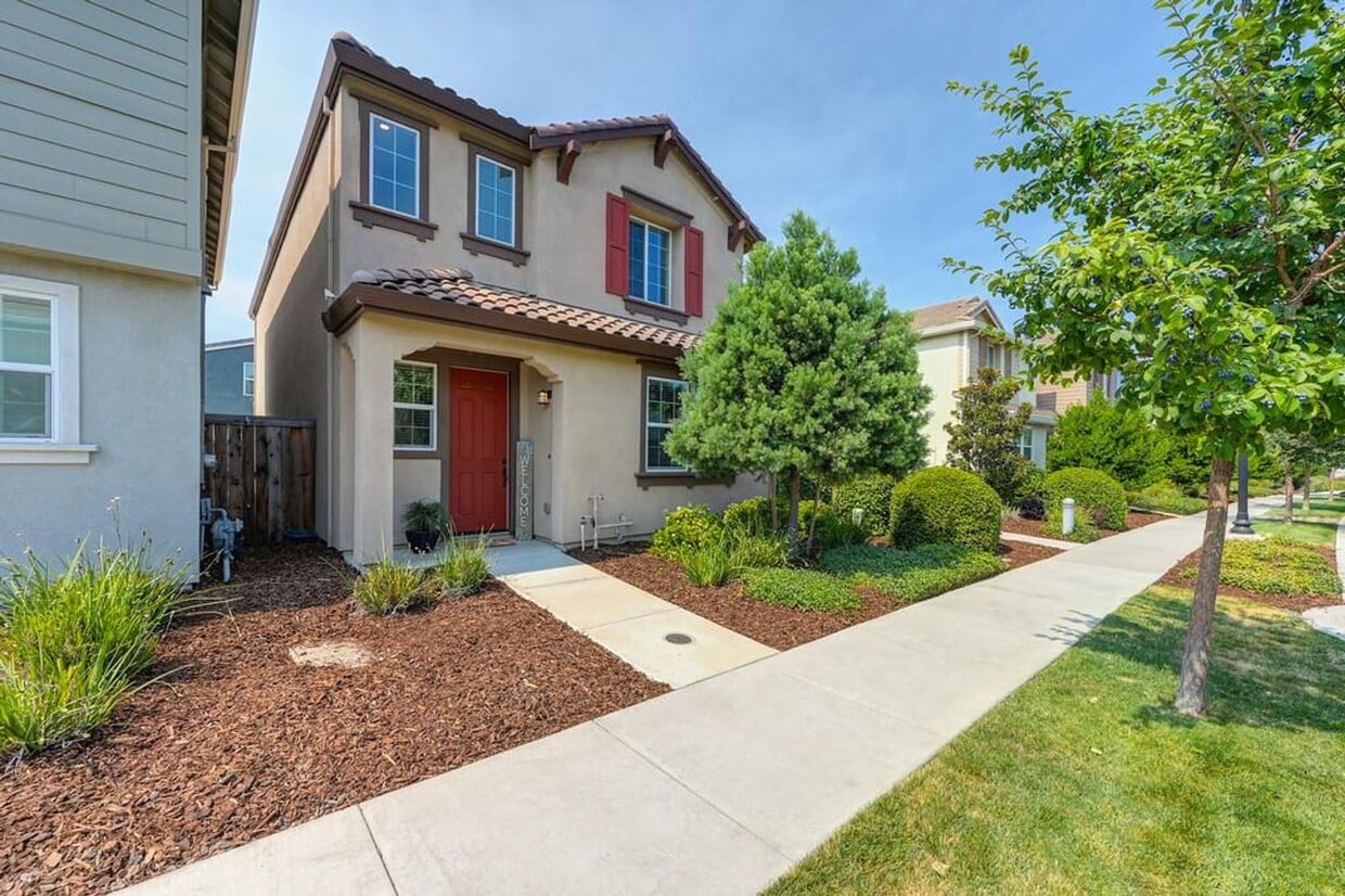 Foto principal - Now Leasing – 3 Bed + Loft, 2.5 Bath (2019...