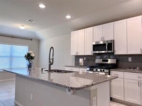 Building Photo - 126 Courageous Side Way