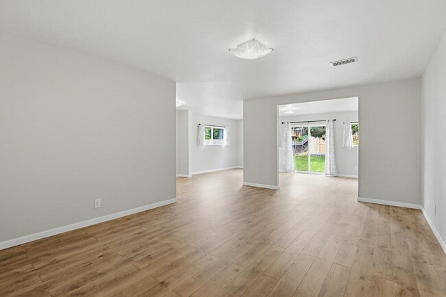 Building Photo - “Spacious 4BR with Huge Backyard in Central Chula Vista”