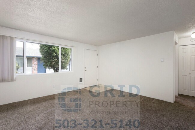 Foto del edificio - 2 Bedroom Apartment Available w/ Private Yard Space!