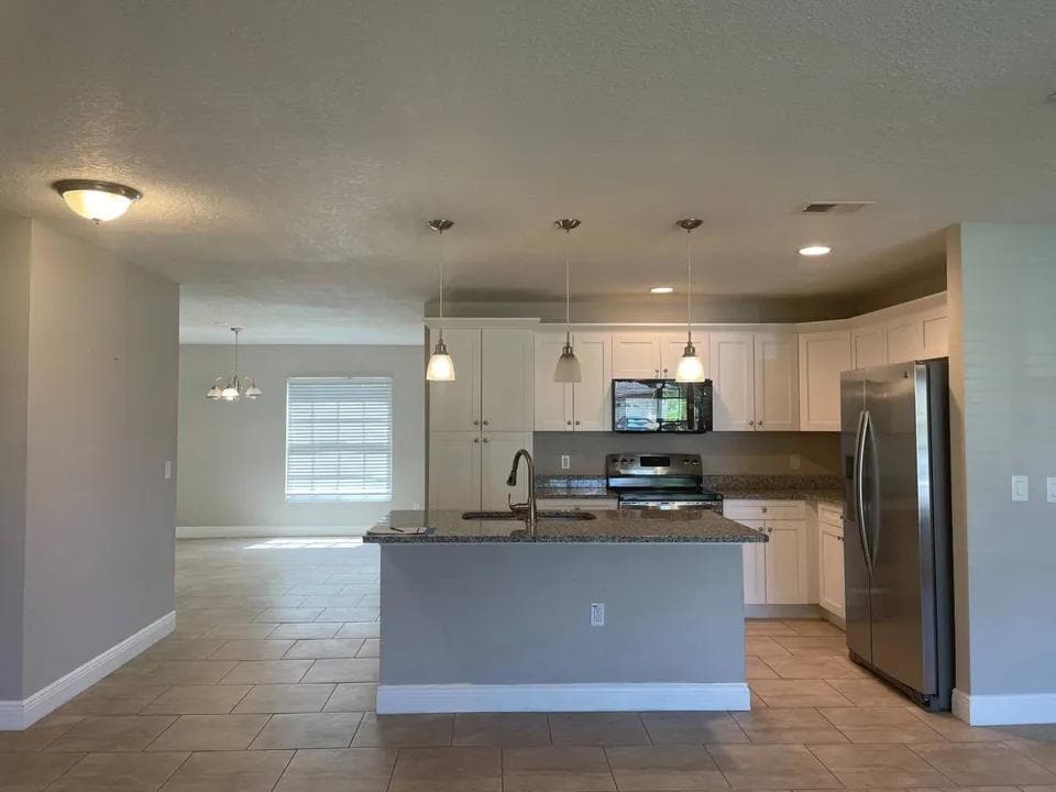 Primary Photo - 12131 Agana St