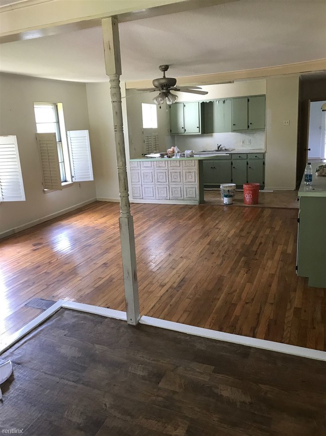 Building Photo - 2 br, 2 bath House - 210 S Preston