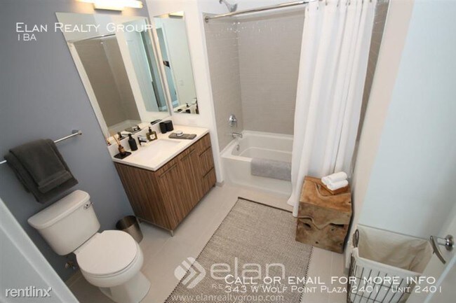 Foto del edificio - 343 W Wolf Point Plaza 2401