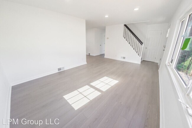 Building Photo - 4 br, 1 bath House - 1630 N Irving