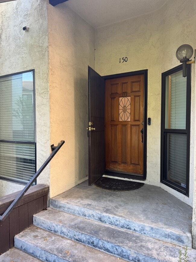 Building Photo - 2 Bedroom, 2 Bath Condo
