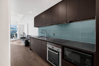 Building Photo - 1030 Rue de Bleury