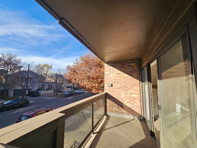 Foto del edificio - Cherry Creek Beautiful and Bright 1 Bed 1 Bath Condo