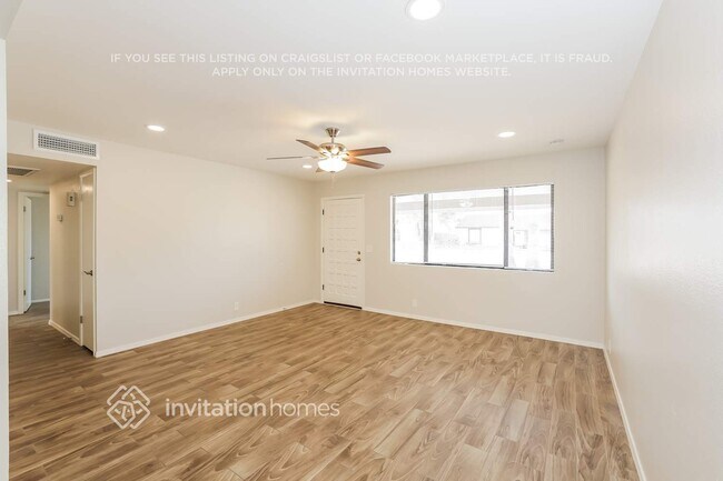 Foto del edificio - 7438 W Carol Ave