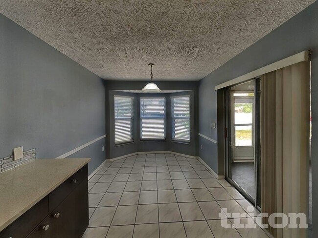 Foto del edificio - 7028 Covewood Dr