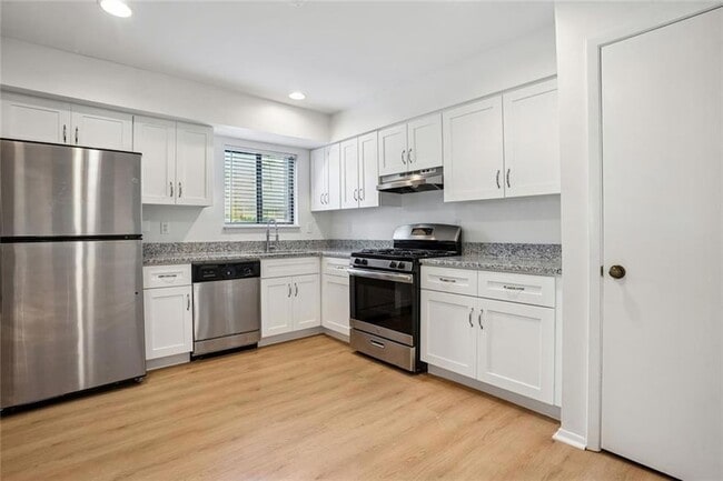 Photo - 2035 Powers Ferry Trce SE Townhome