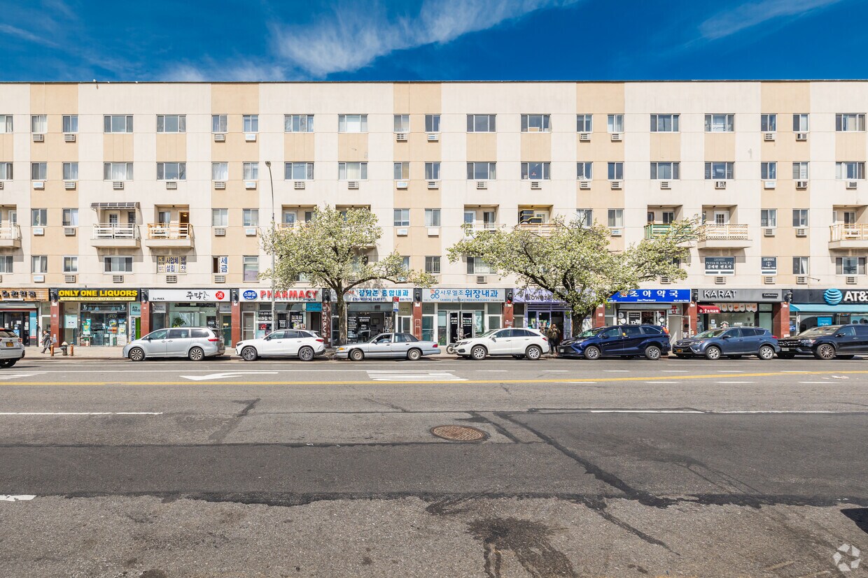 Vista frontal - 150-09 Northern Blvd