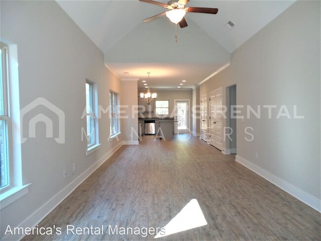 Foto del edificio - 3 br, 2 bath House - 5489 Park Side Road