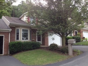 Building Photo - 172 Emerald Dr