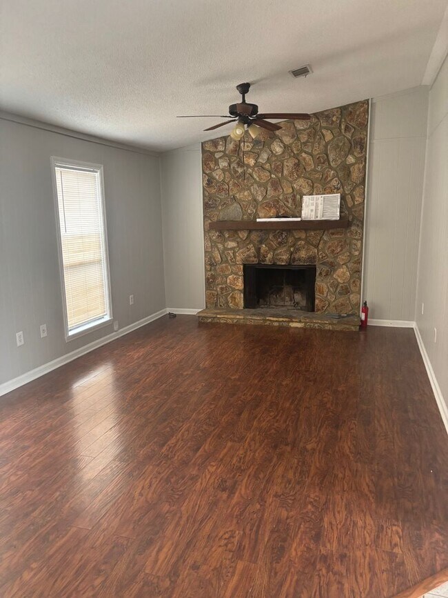 Foto del edificio - Cozy Ranch-Style Home minutes from I-20, Evans & Fort Eisenhower
