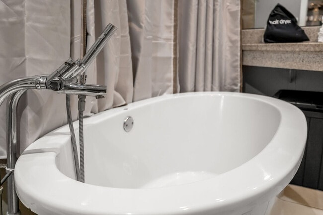 Building Photo - 1001 Ocean Dr