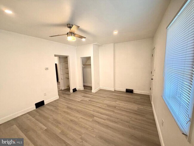 Foto del edificio - 4905 Knorr St