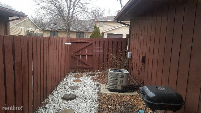 Building Photo - 2539 Farragut Dr