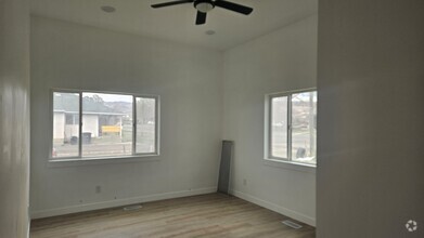 Building Photo - 147 W 500 S