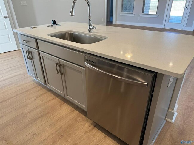 Building Photo - Experience a home designed for both vibrant entertaining and peaceful retreat 3 bed 2 bath