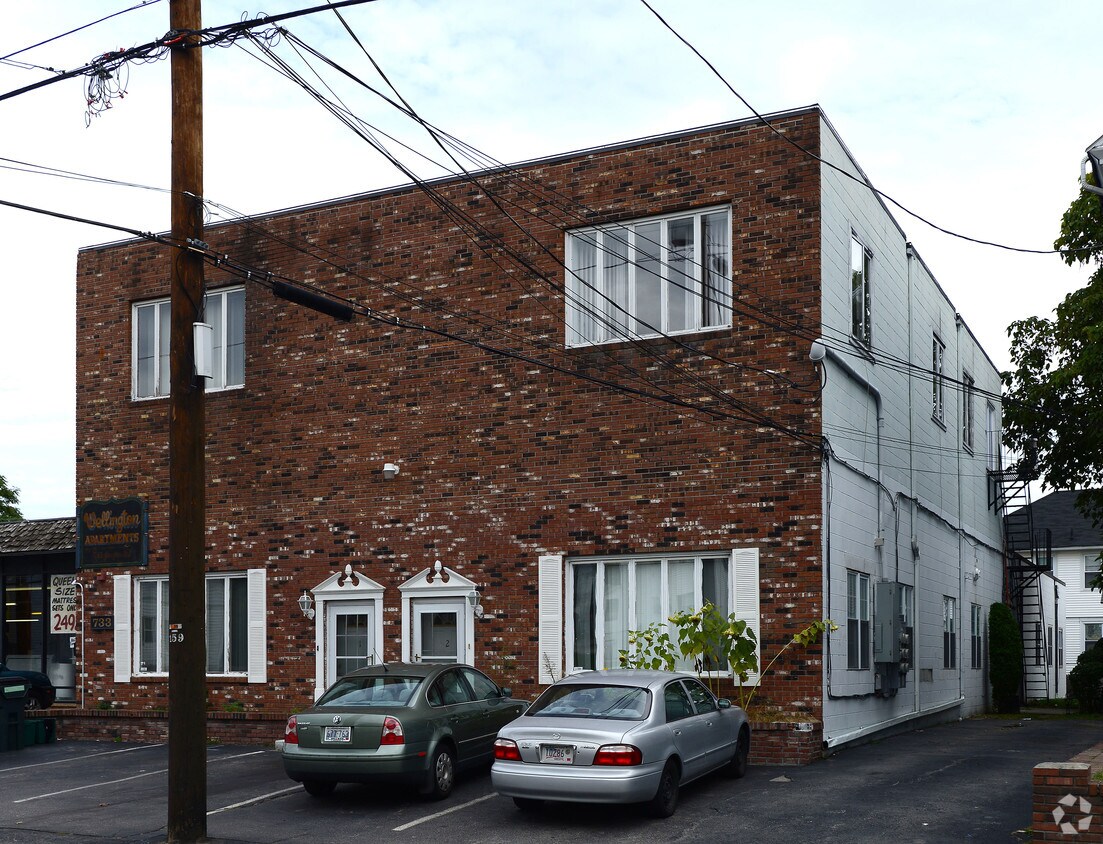 Primary Photo - Wellington Apartments