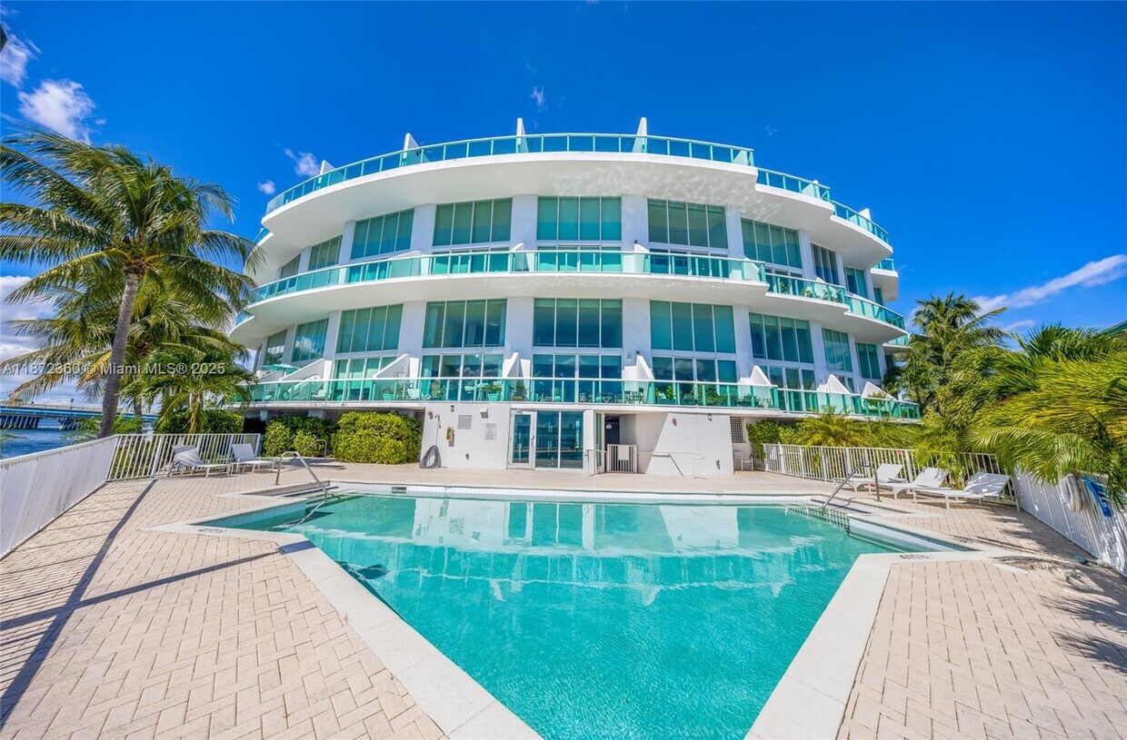 Foto principal - 2000 Bay Dr